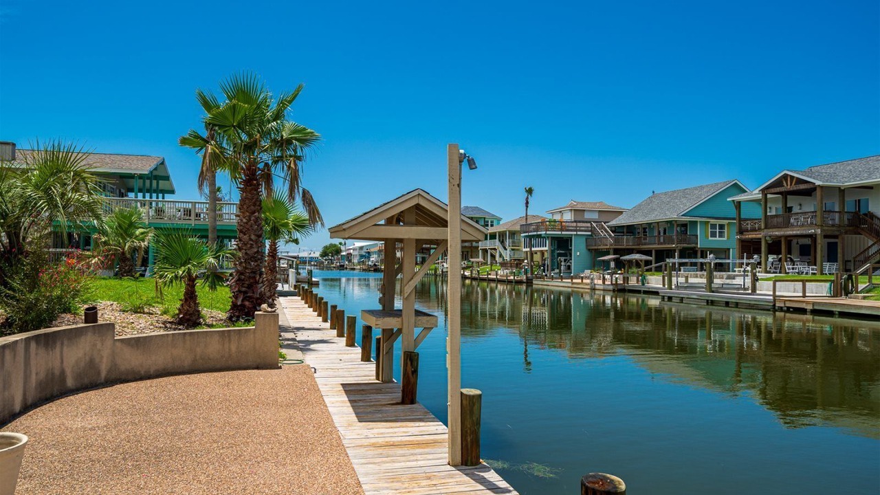 Photo of Outdoor in City-by-the Sea