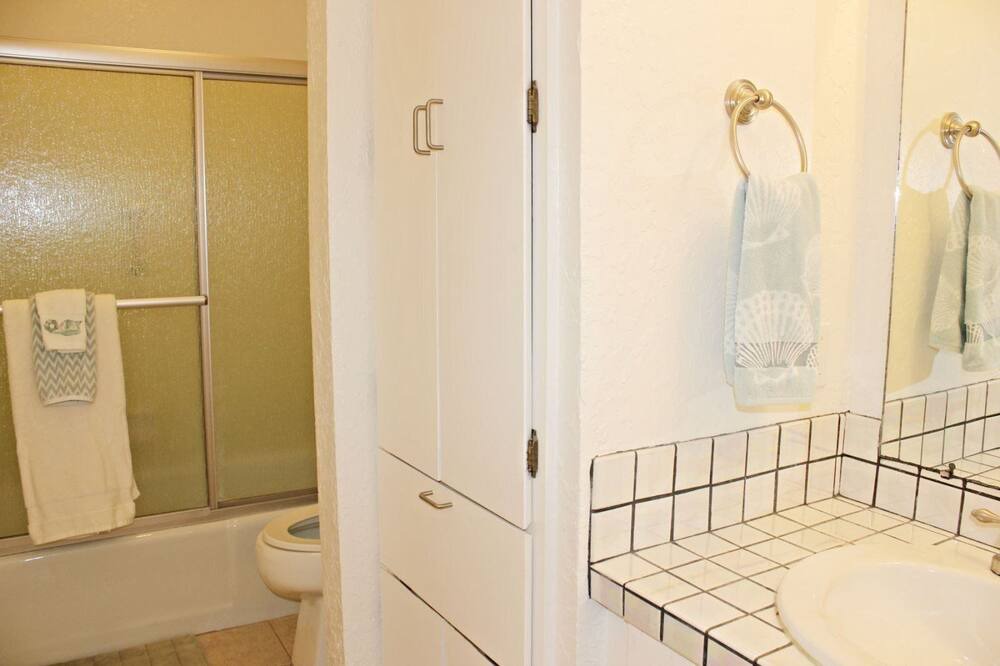 Photo of Bathroom in Sailhouse
