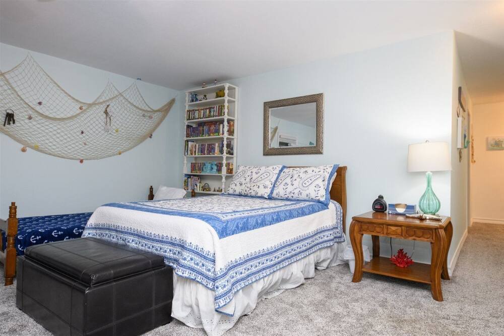 Photo of Bedroom in City-by-the Sea
