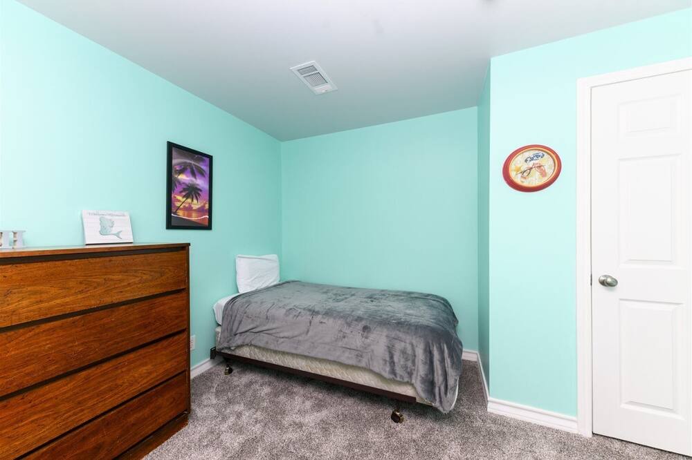 Photo of Bedroom in City-by-the Sea