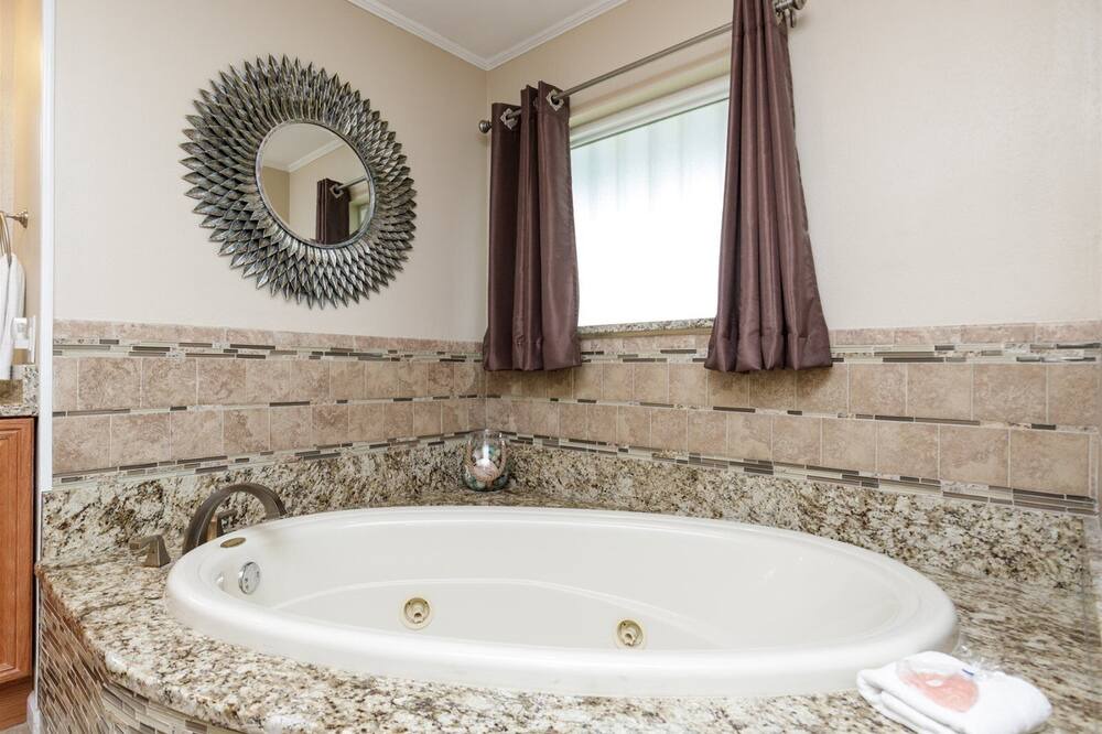 Photo of Bathroom in City-by-the Sea