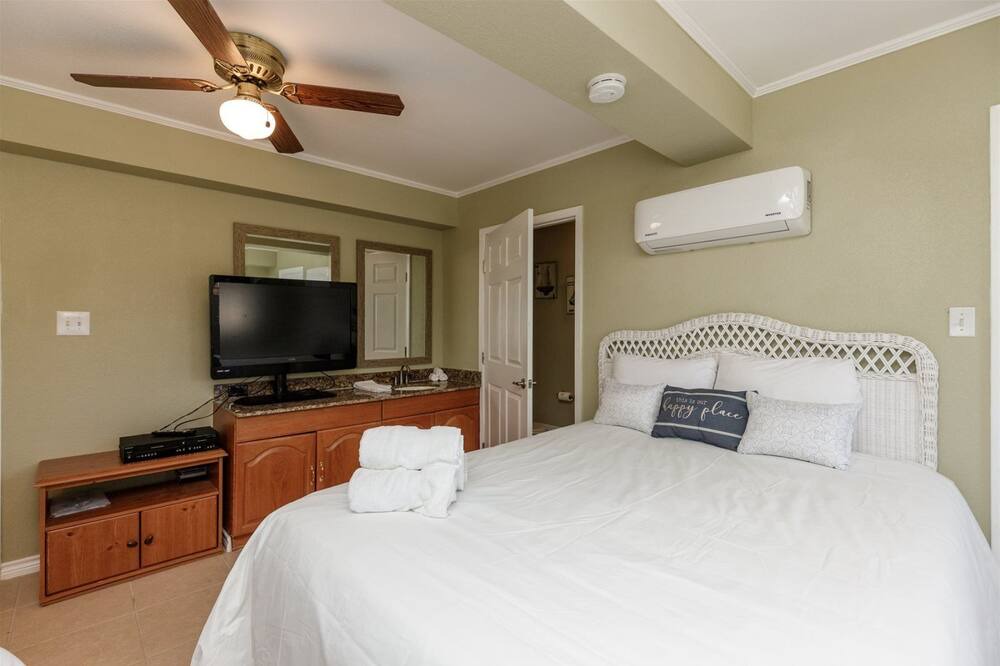 Photo of Bedroom in City-by-the Sea
