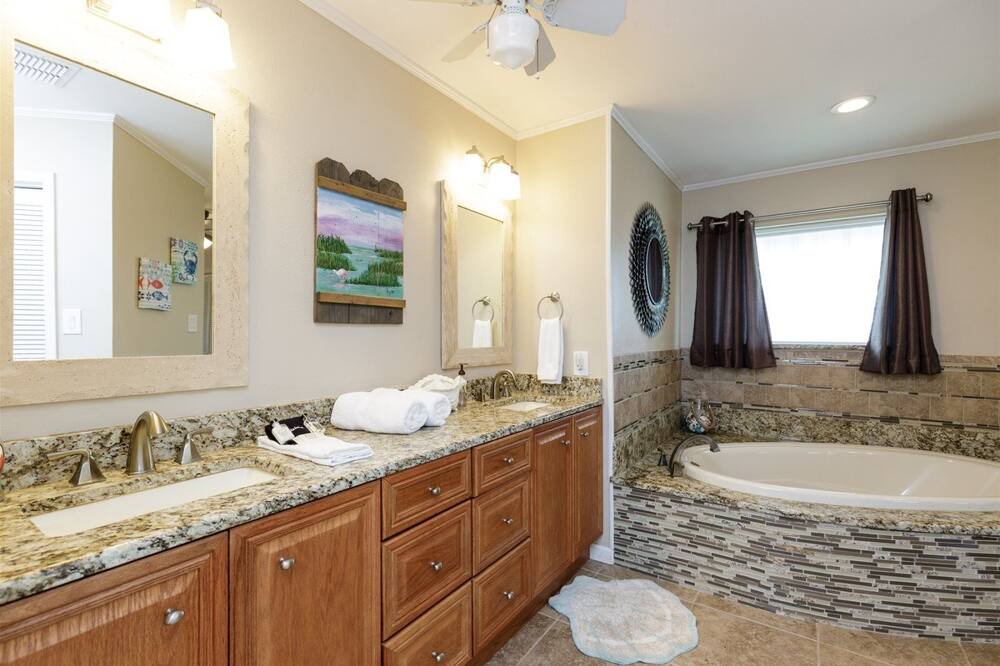 Photo of Bathroom in City-by-the Sea
