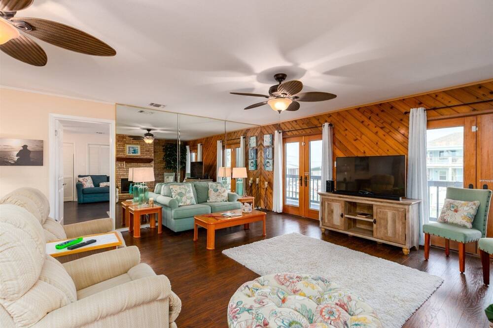 Photo of Bedroom in City-by-the Sea