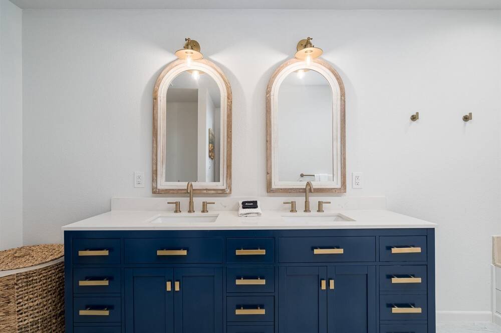 Photo of Bathroom in City-by-the Sea