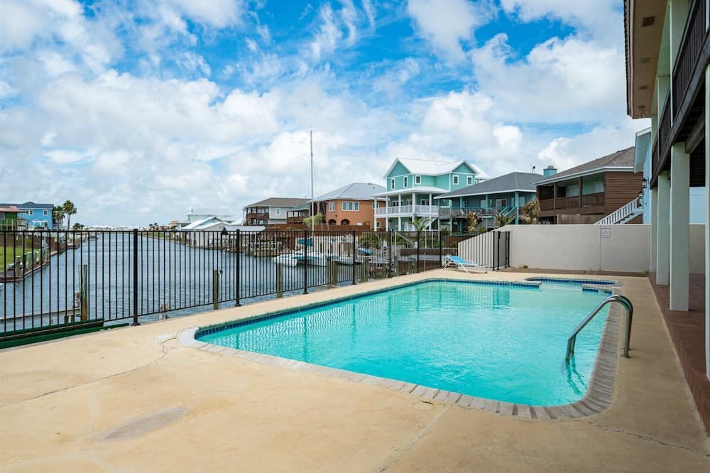 Photo of Outdoor in City-by-the Sea