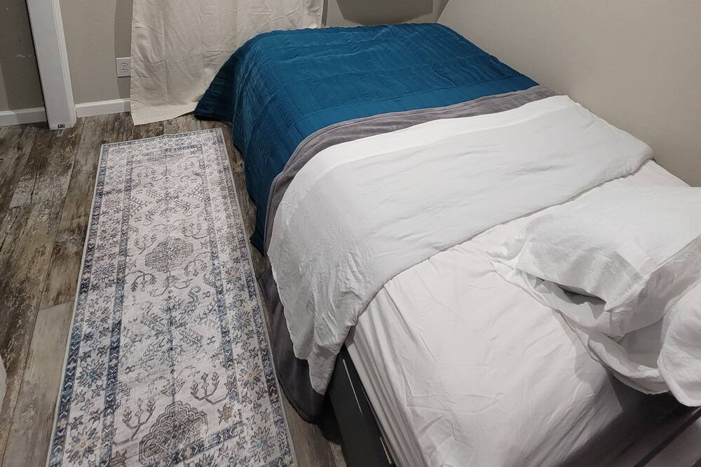 Photo of Bedroom in Cardinal Hills Estates