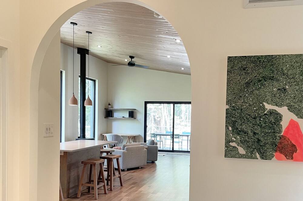Photo of Livingroom in Morin Heights