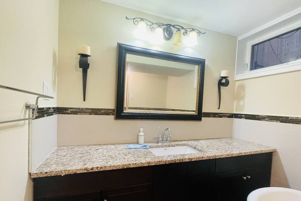 Photo of Bathroom in Lakeview
