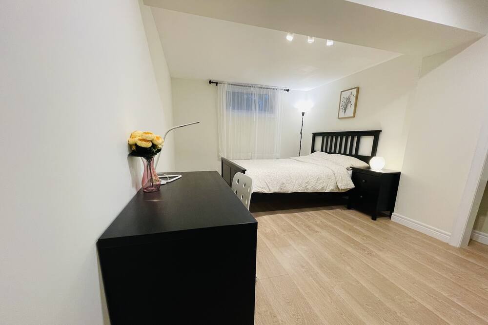 Photo of Bedroom in Lakeview