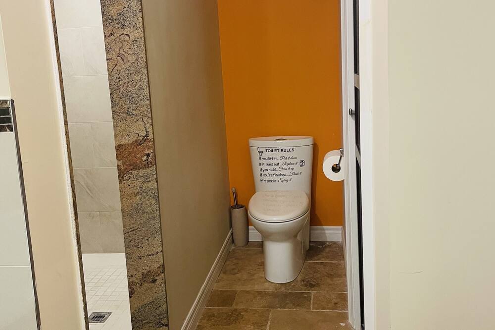 Photo of Bathroom in Lakeview