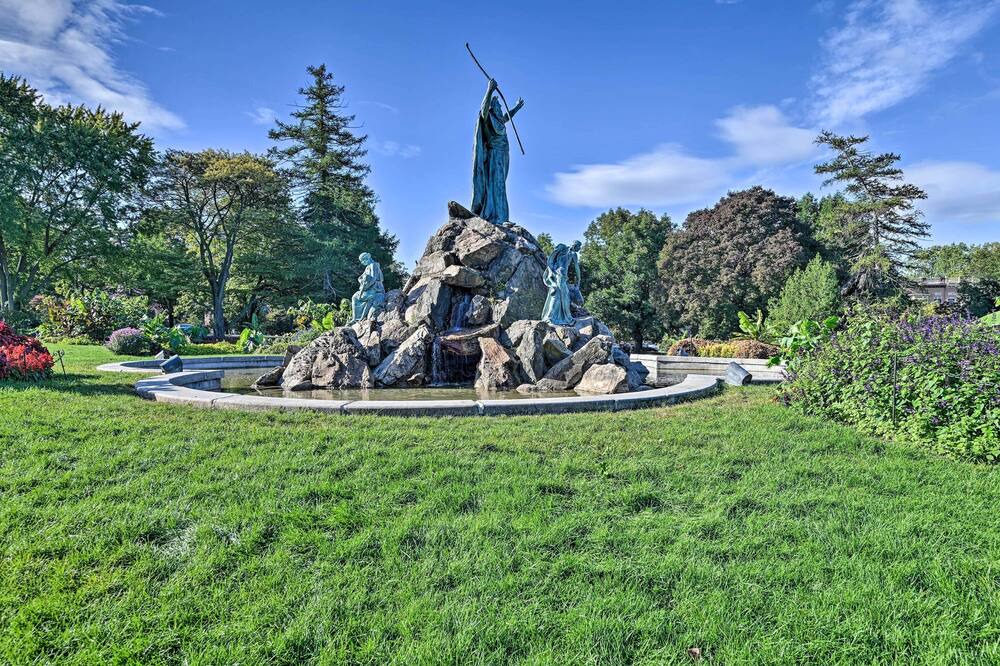 Photo of Others in Albany