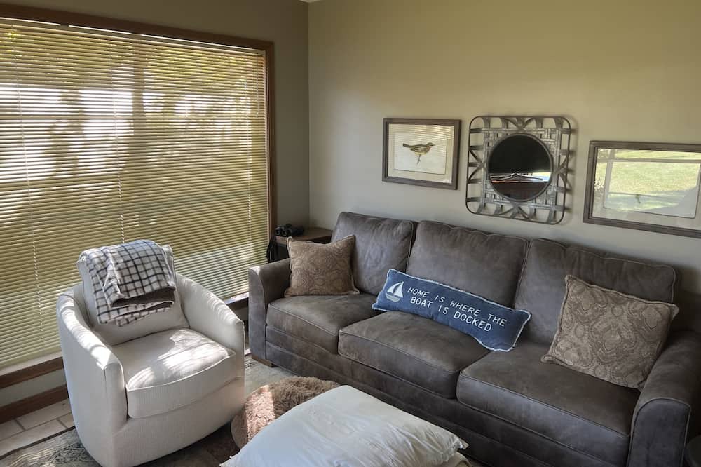 Photo of Livingroom in Pryor