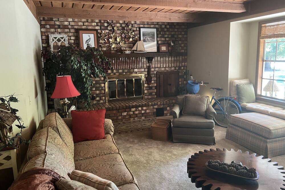 Photo of Livingroom in Pryor