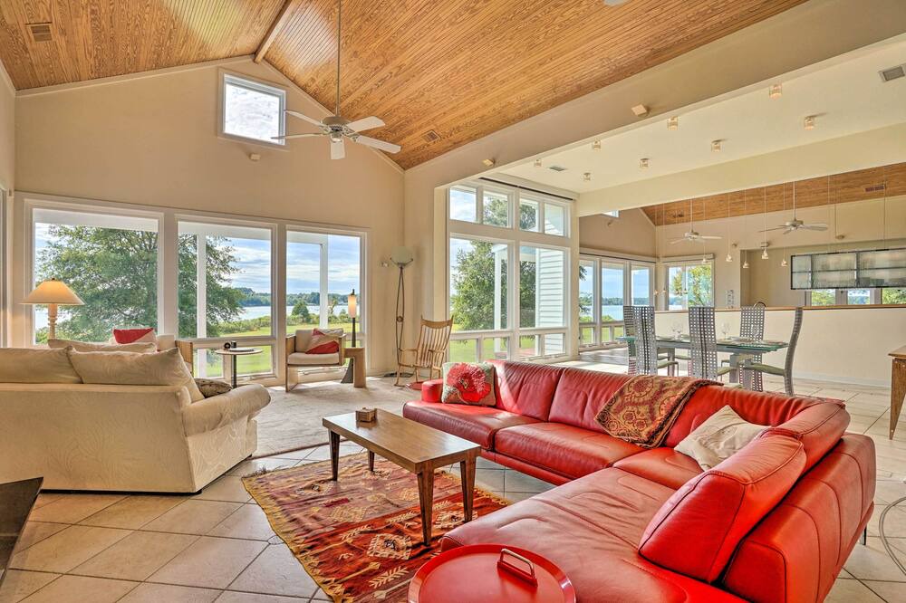 Photo of Livingroom in Reedville