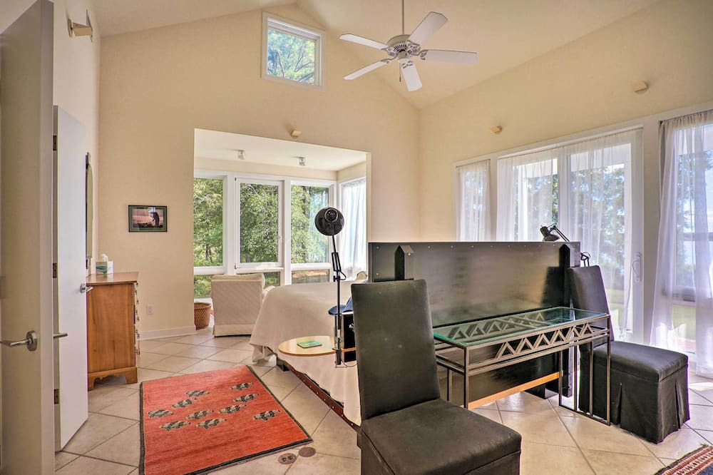 Photo of Livingroom in Reedville