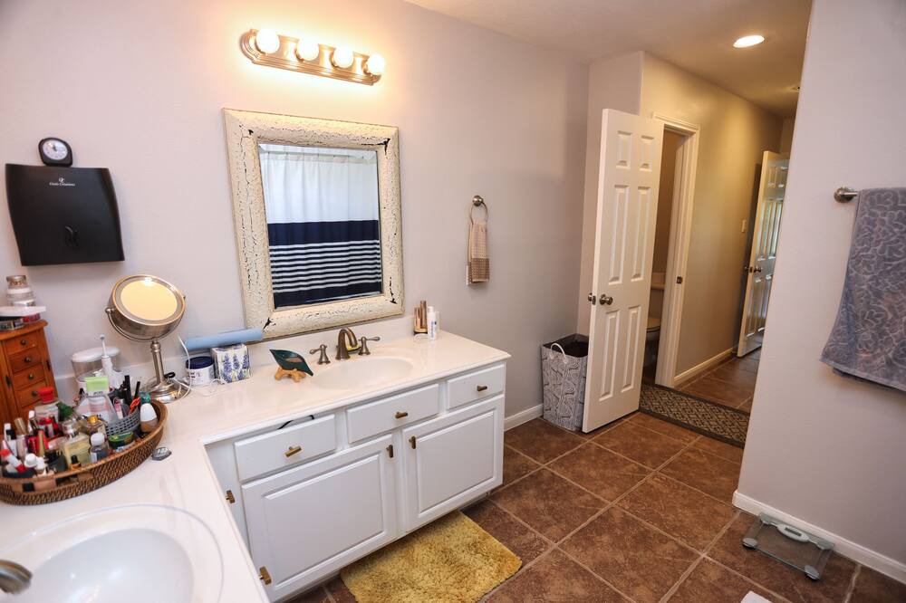 Photo of Bathroom in Dickinson