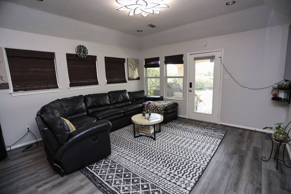 Photo of Livingroom in Dickinson