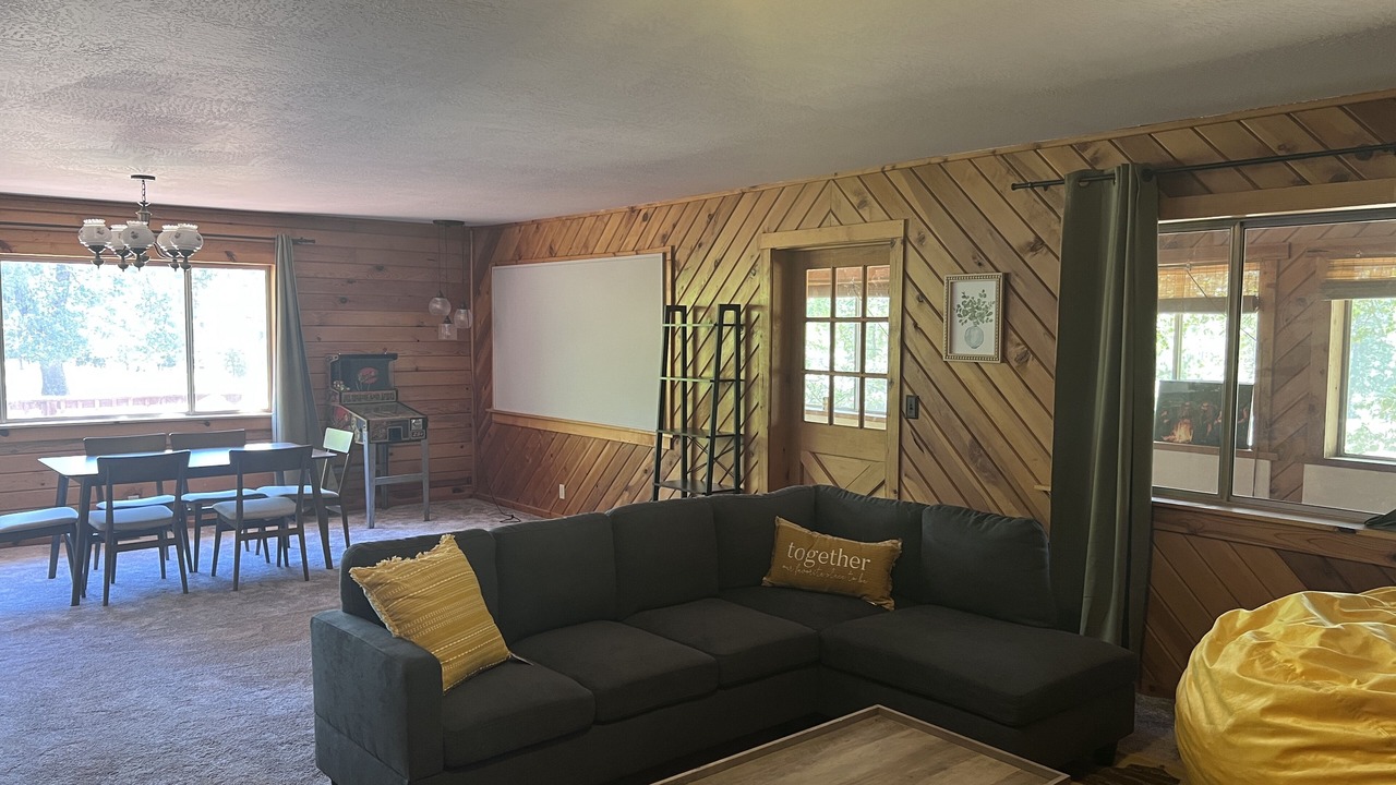 Photo of Livingroom in Groveland