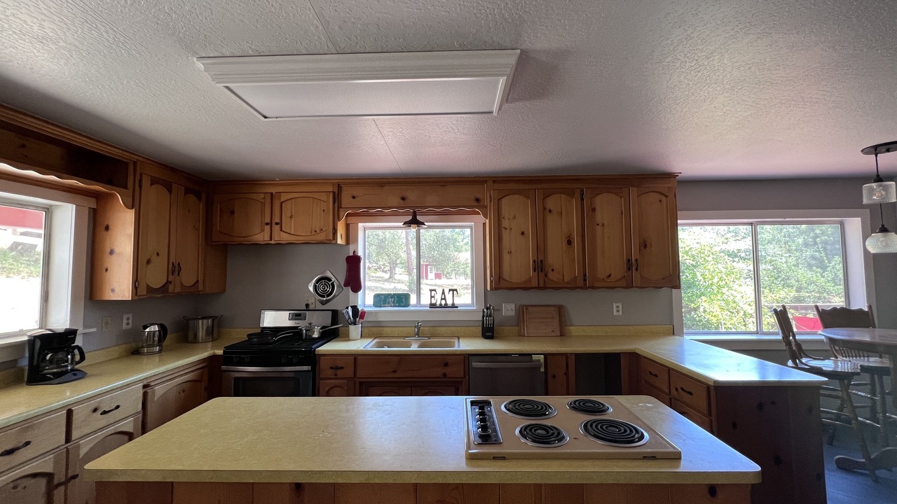 Photo of Kitchen in Groveland