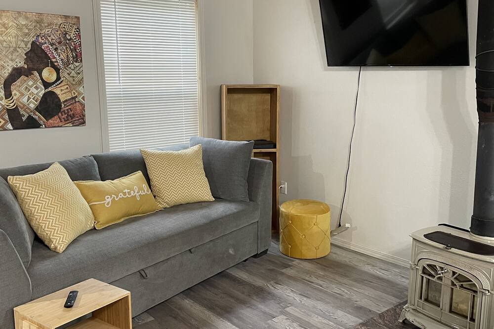 Photo of Livingroom in Peaceful Valley