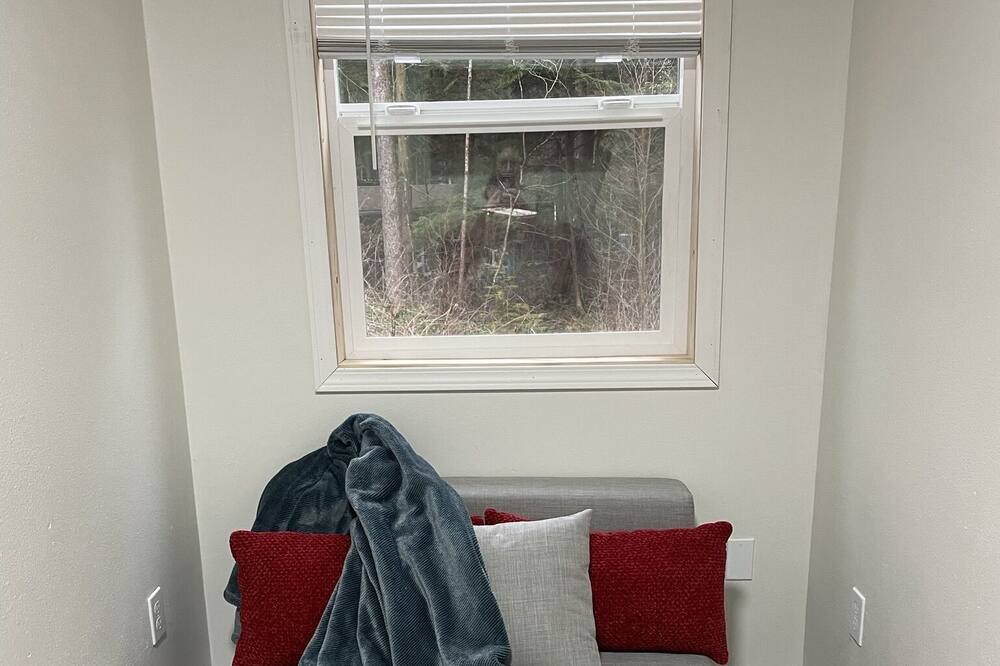 Photo of Livingroom in Peaceful Valley