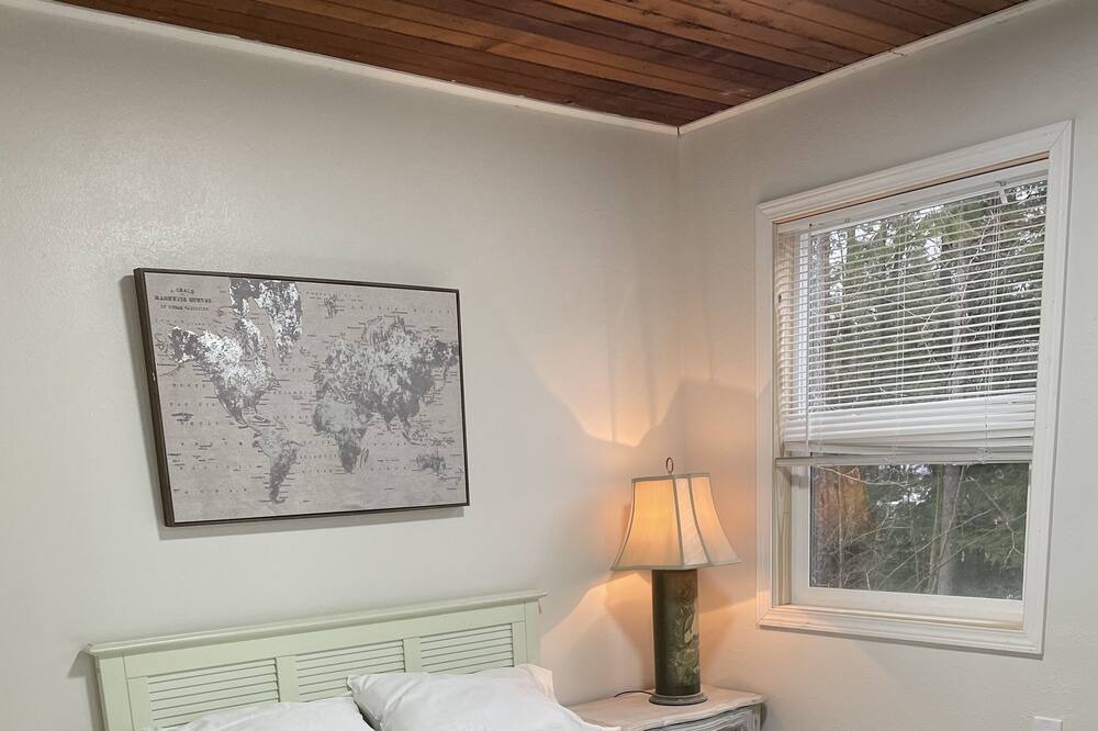 Photo of Bedroom in Peaceful Valley