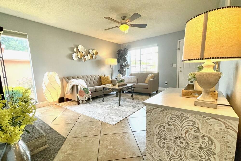 Photo of Livingroom in Sacramento