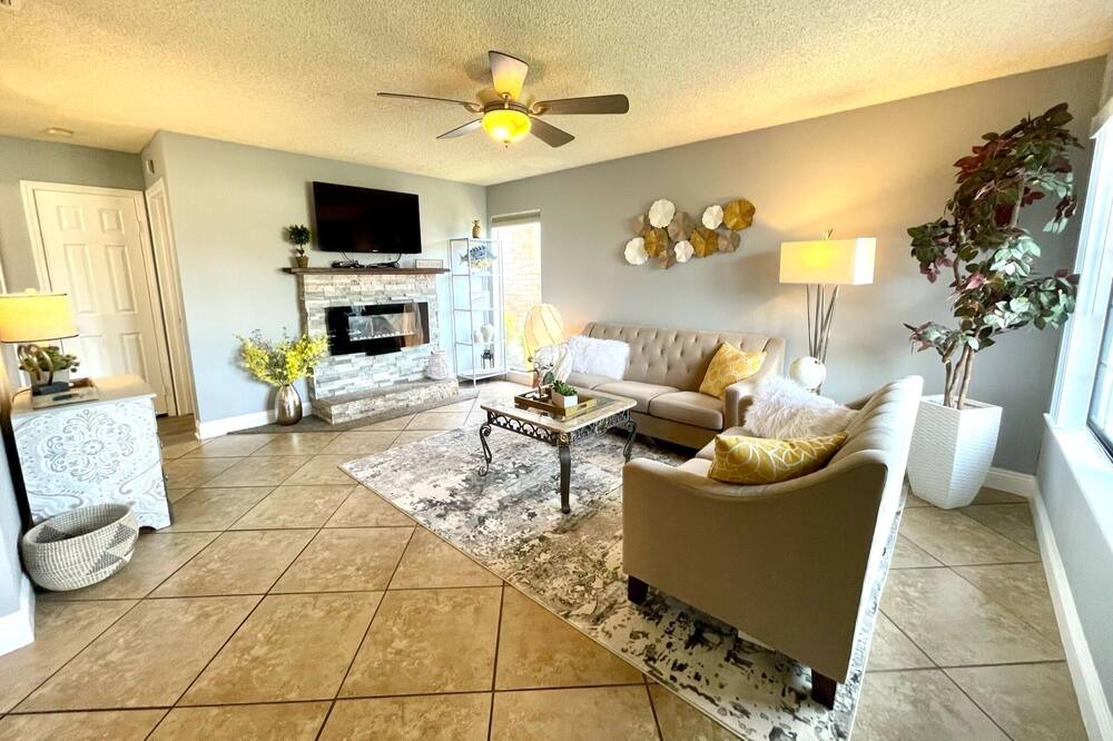 Photo of Livingroom in Sacramento