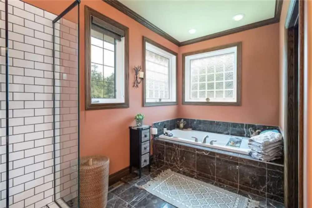 Photo of Bathroom in Ninette