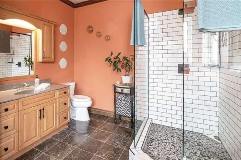 Photo of Bathroom in Ninette
