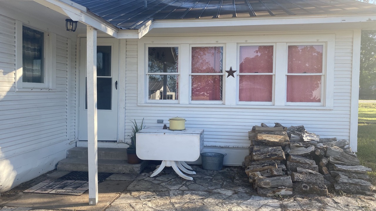 Photo of Outdoor in Carmine