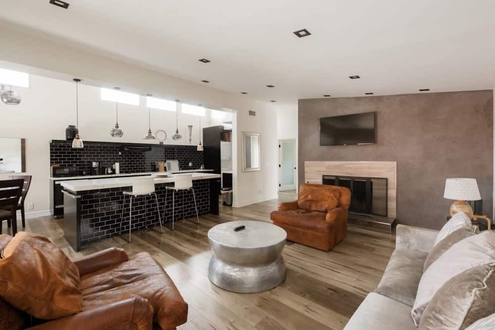 Photo of Livingroom in Melrose