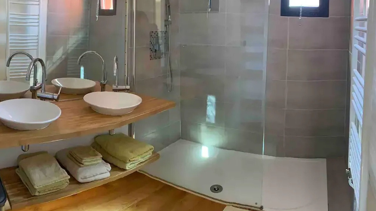 Photo of Bathroom in Jean Jaures