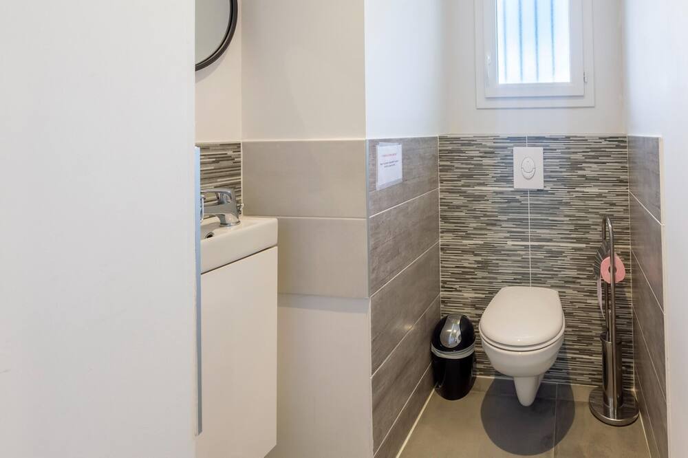 Photo of Bathroom in Saint-Sauveur-de-Cruzieres
