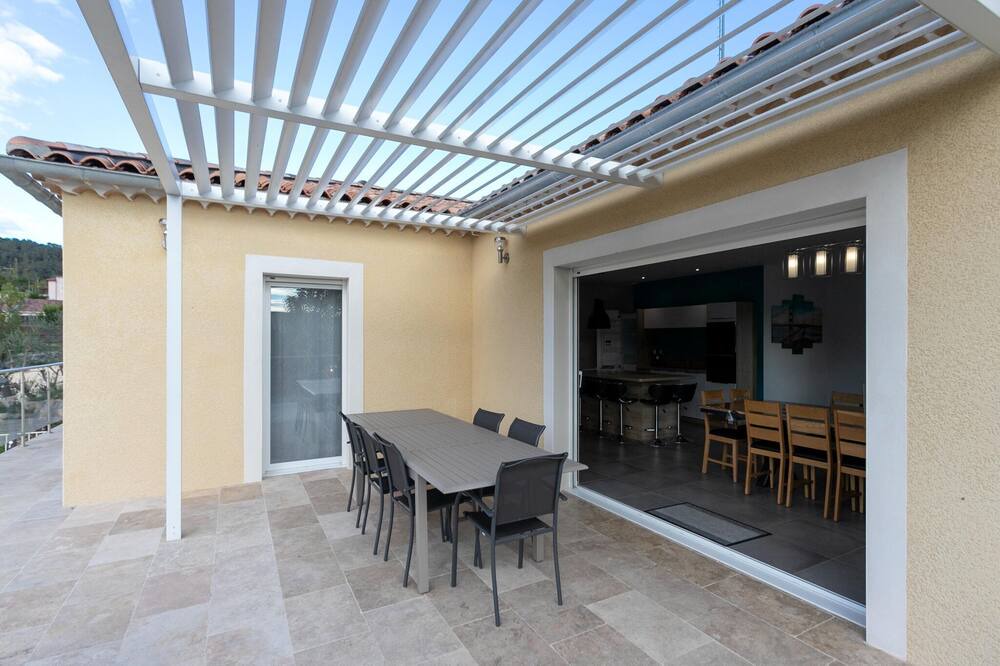 Photo of Patio Balcony in Saint-Sauveur-de-Cruzieres