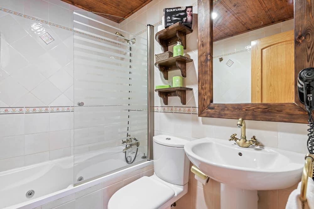 Photo of Bathroom in Gudar