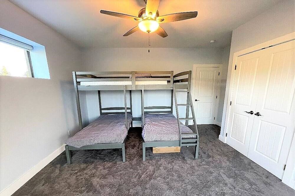 Photo of Bedroom in Winterset