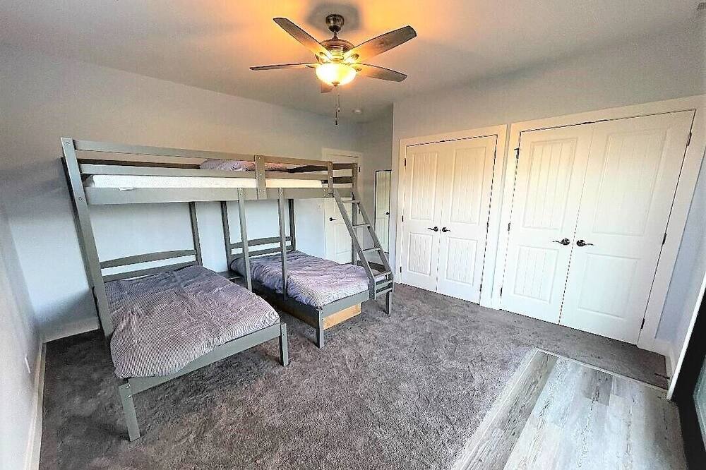 Photo of Bedroom in Winterset