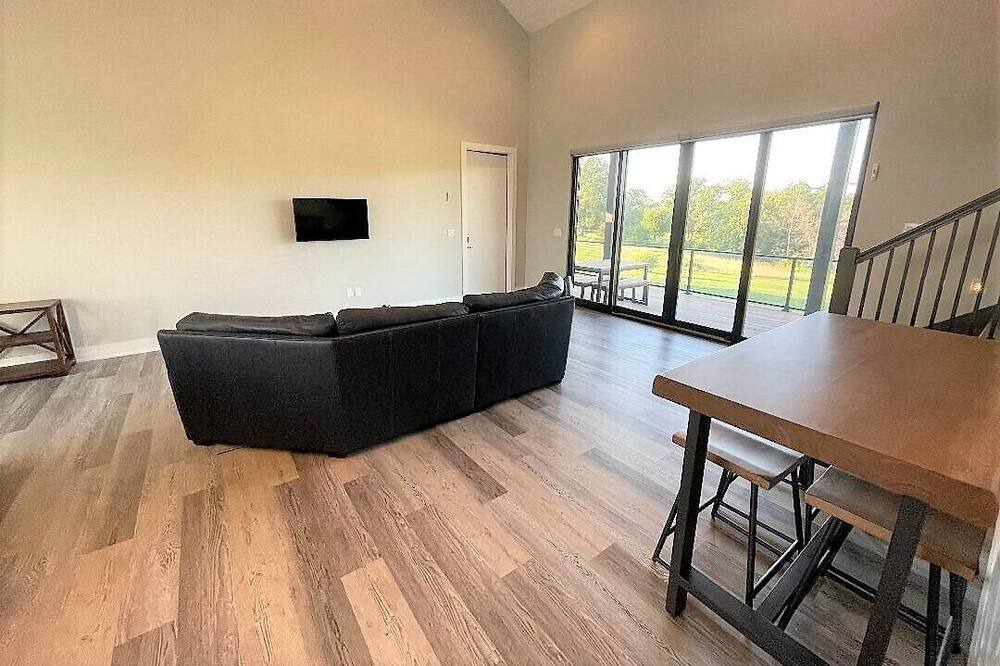 Photo of Livingroom in Winterset
