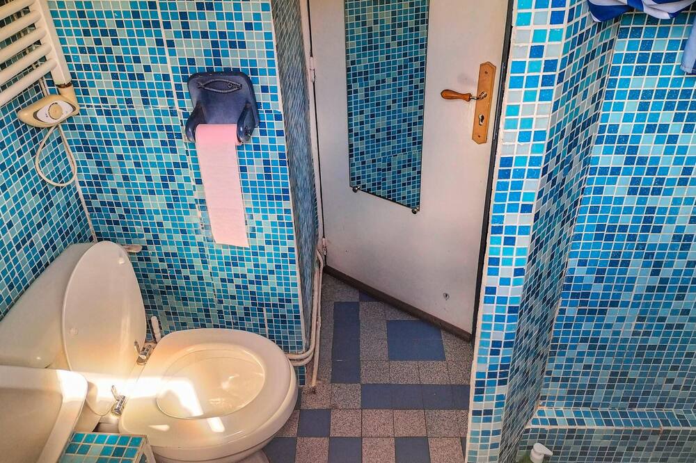 Photo of Bathroom in Tredrez-Locquemeau
