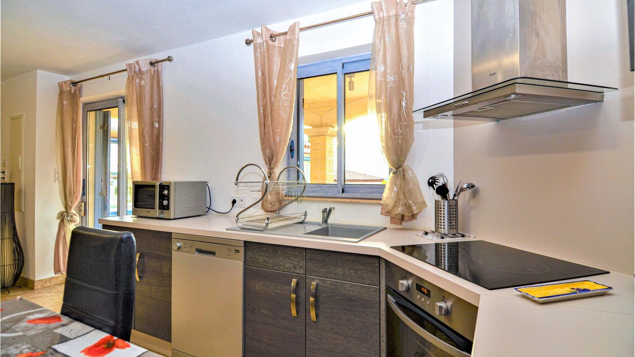 Photo of Kitchen in Saint-Hippolyte-de-Montaigu
