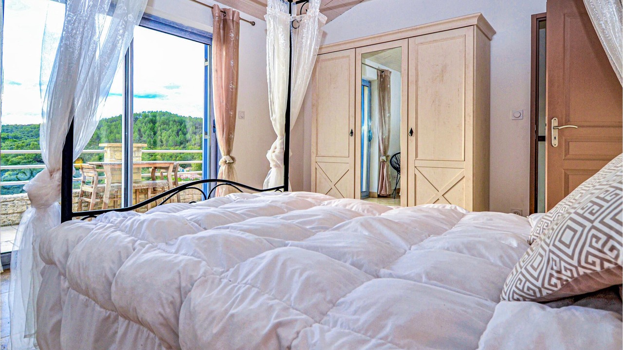Photo of Bedroom in Saint-Hippolyte-de-Montaigu