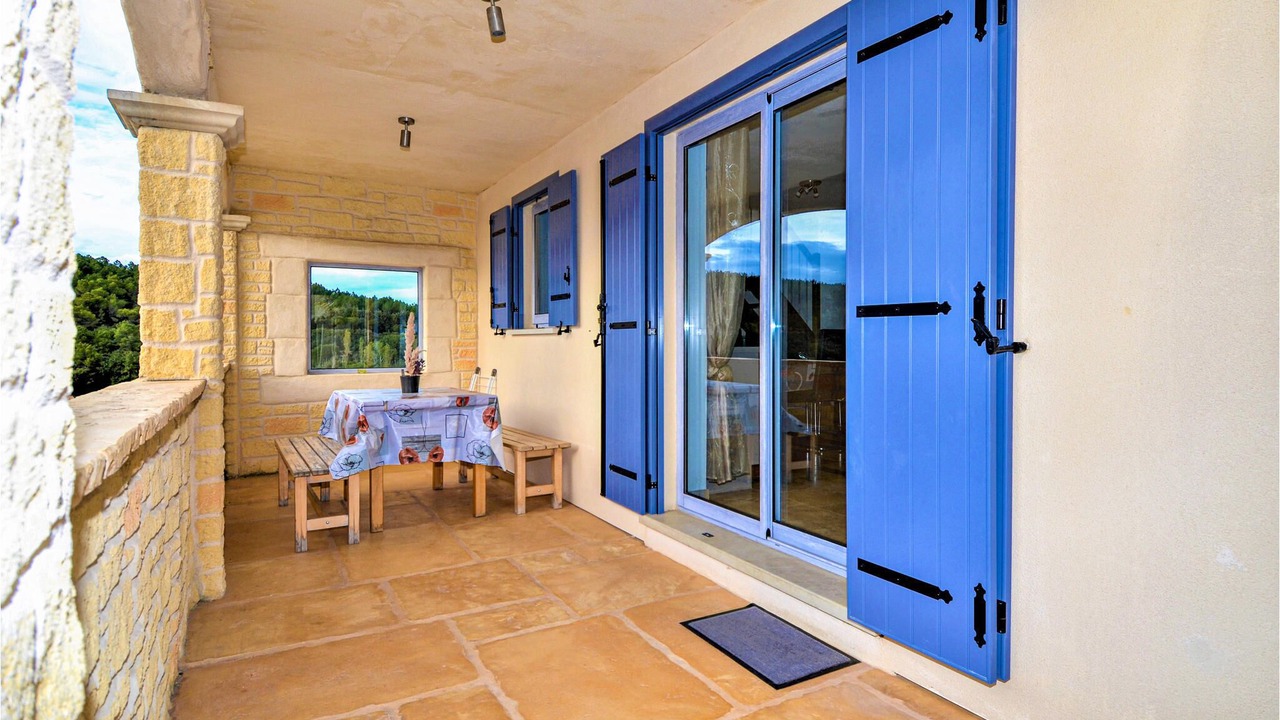 Photo of Patio Balcony in Saint-Hippolyte-de-Montaigu