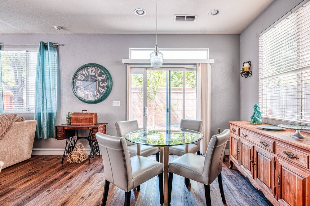 Photo of Livingroom in Regency Park