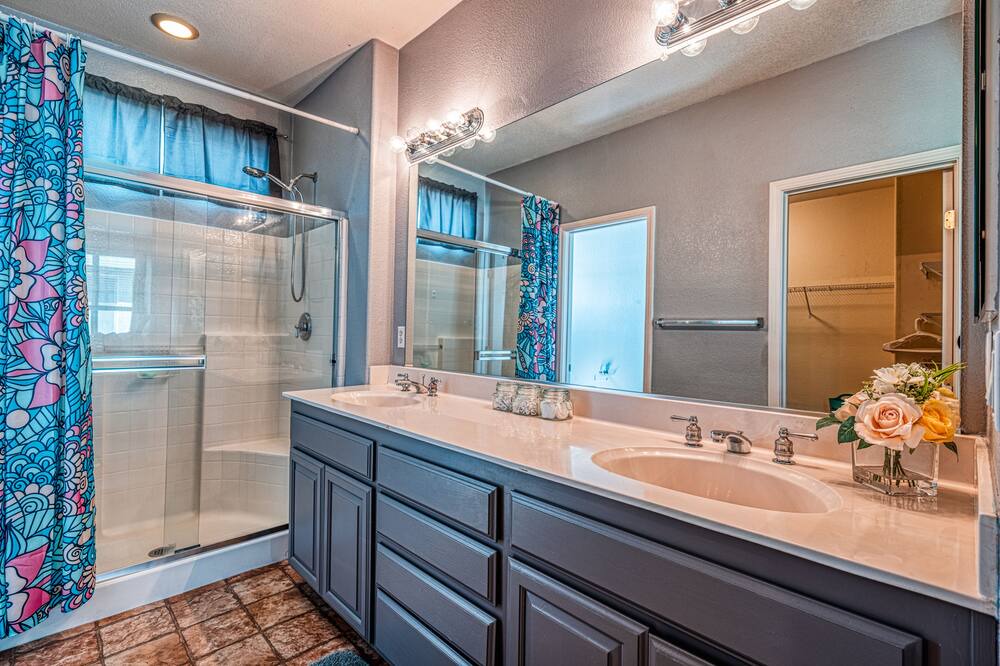 Photo of Bathroom in Regency Park