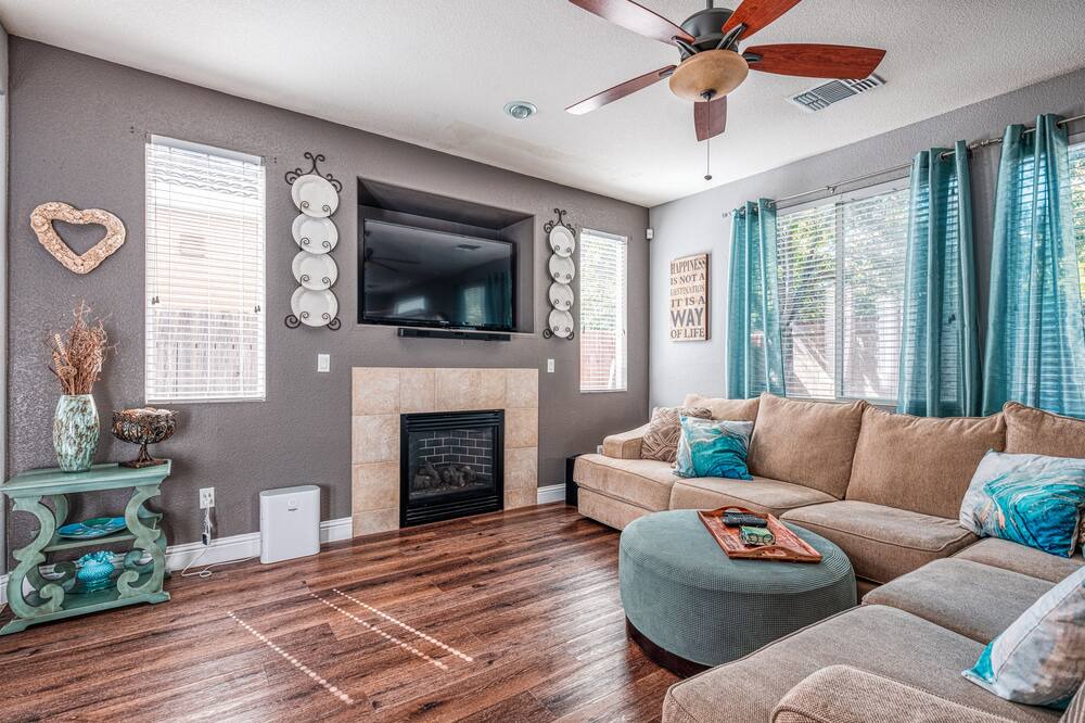 Photo of Livingroom in Regency Park