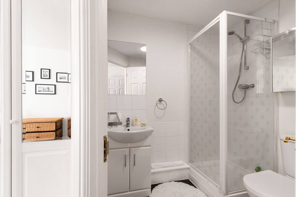 Photo of Bathroom in Rotherhithe