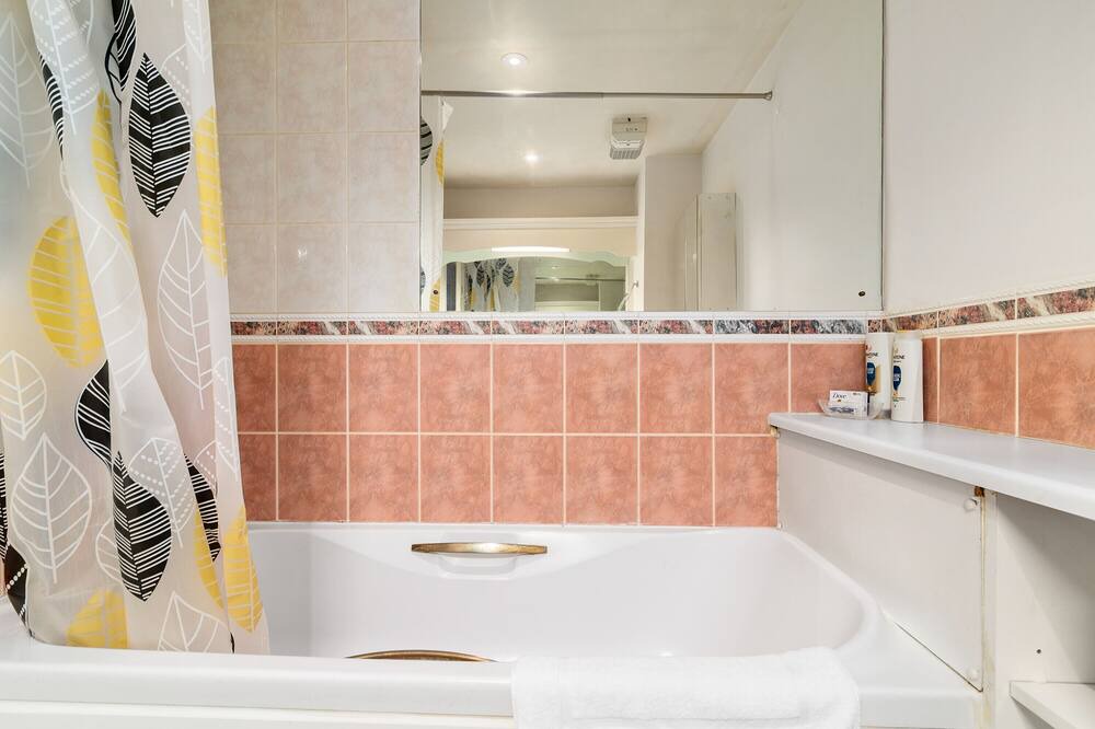 Photo of Bathroom in Rotherhithe