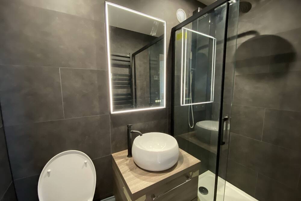 Photo of Bathroom in Guernes